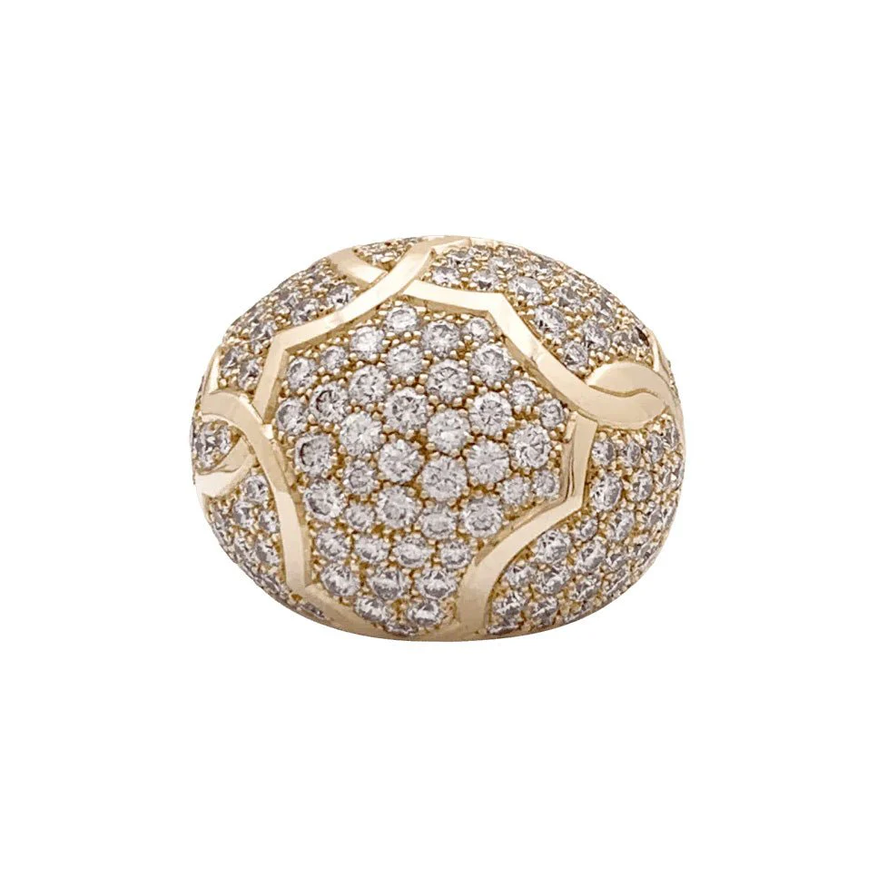 Ring CHANEL "Profil de Camélia" in yellow gold and diamonds
