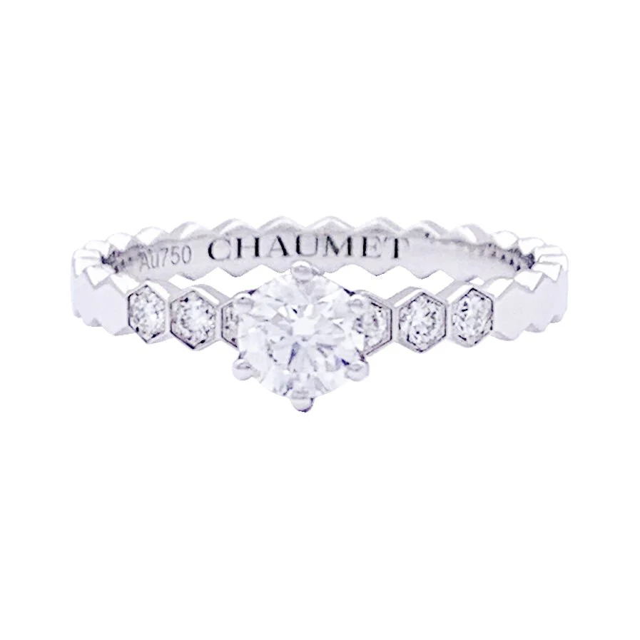 CHAUMET “Solitaire Bee my Love” ring in white gold, diamonds.