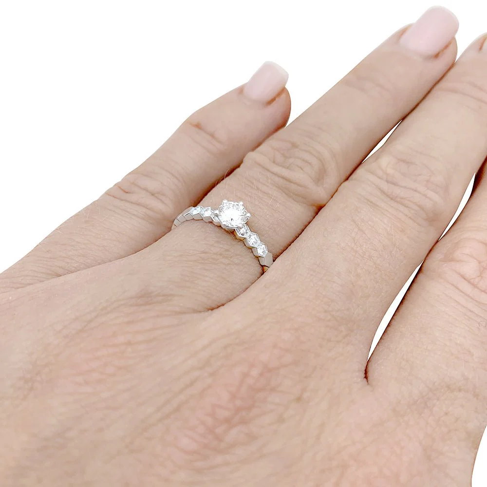 CHAUMET “Solitaire Bee my Love” ring in white gold, diamonds. - Image 2