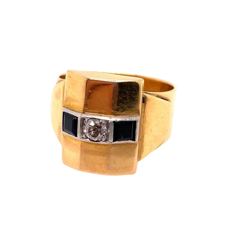 Ring Chevalière in yellow gold, sapphires and diamond