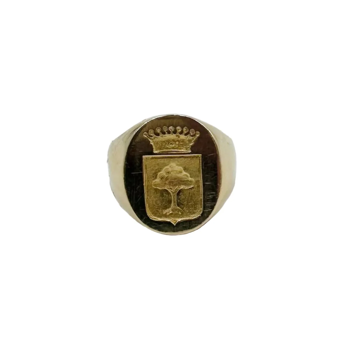 Signet ring in yellow gold