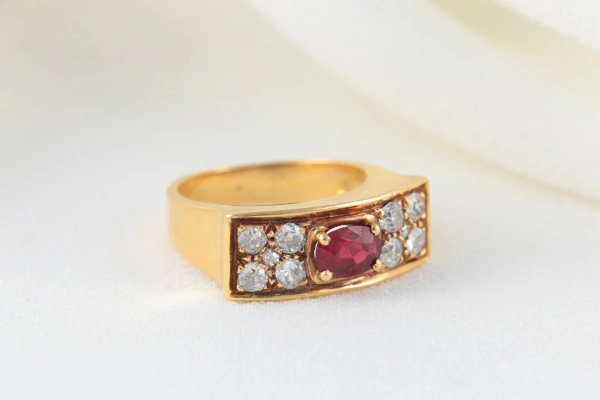 Vintage Signet Ring in Gold, Ruby and Diamonds