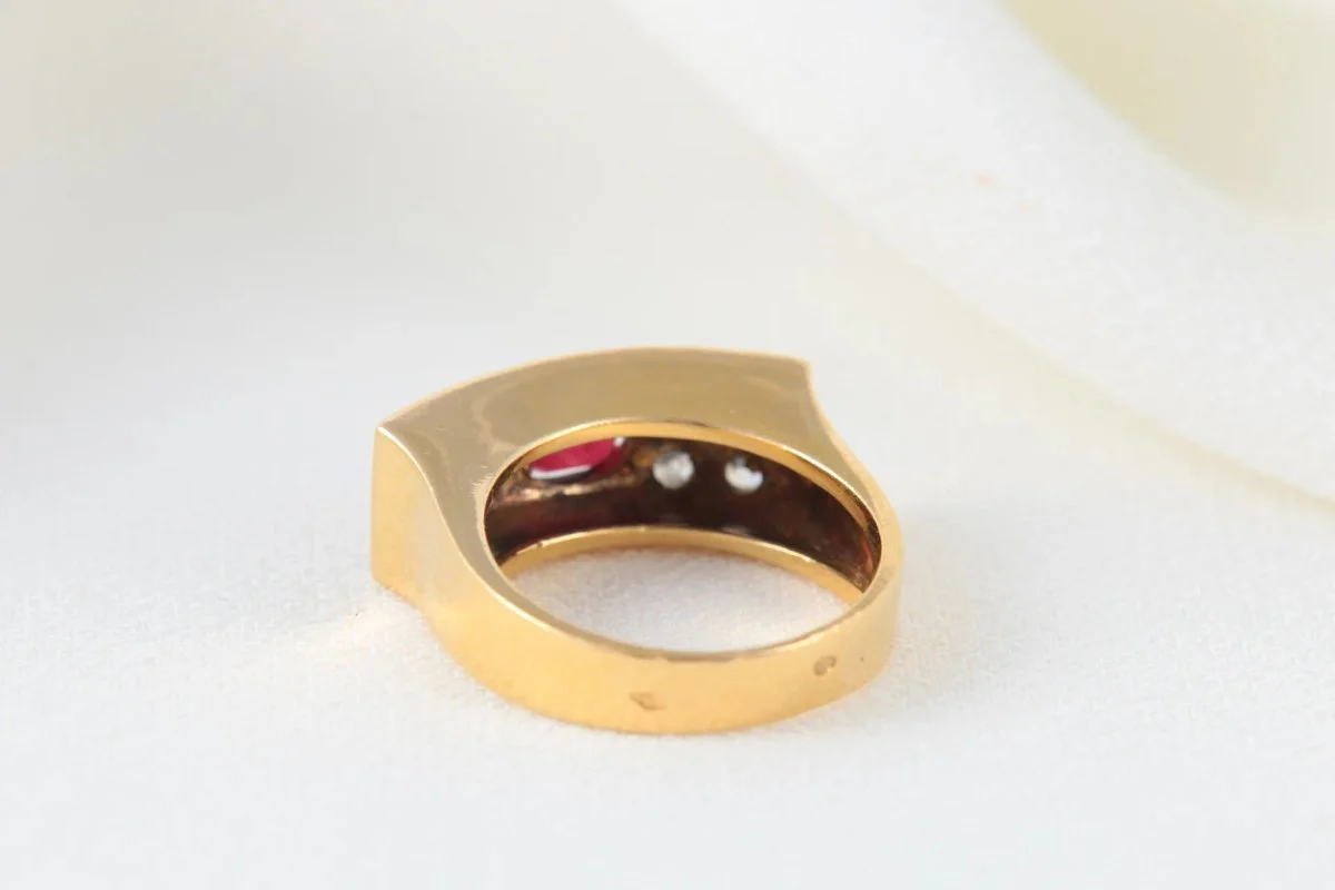 Vintage Signet Ring in Gold, Ruby and Diamonds - Image 5