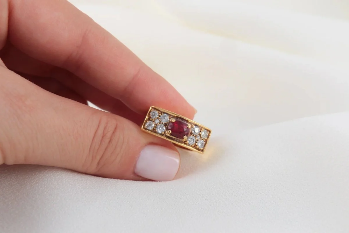Vintage Signet Ring in Gold, Ruby and Diamonds - Image 8