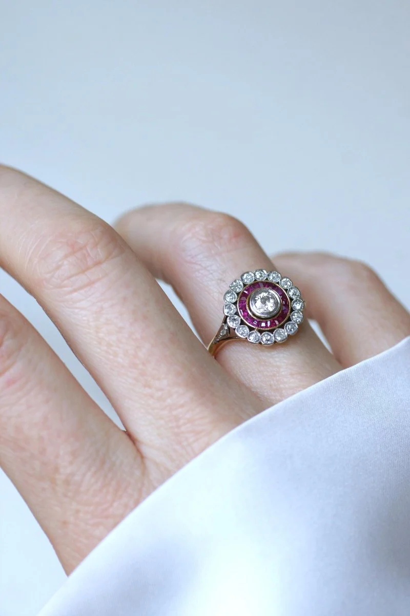 Ring Belle Époque in yellow gold, paltinium, rubies and diamonds - Image 2