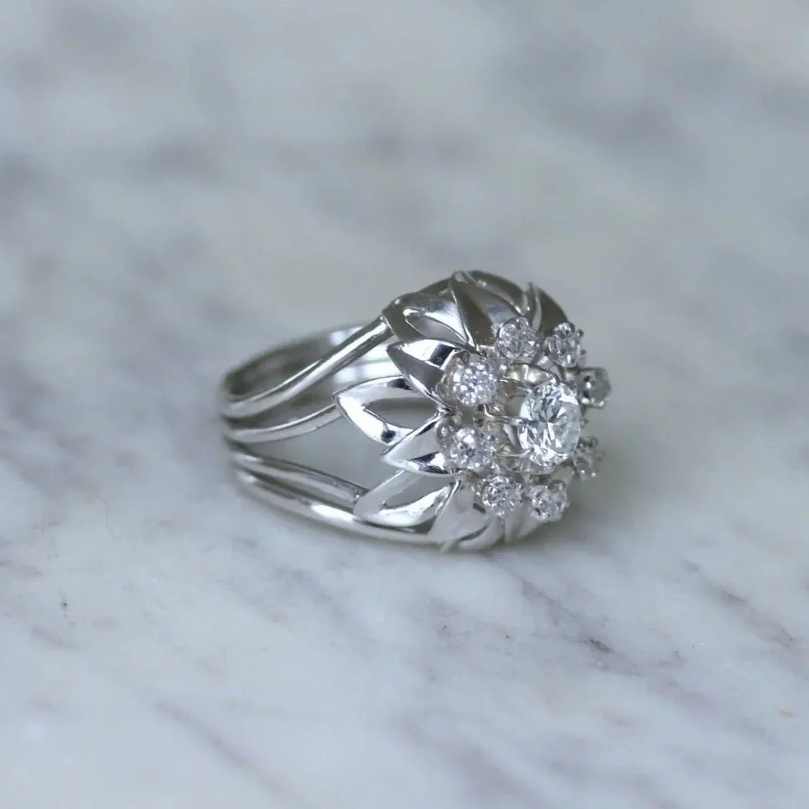 Cocktail ring in white gold, platinum, and diamonds - Image 3