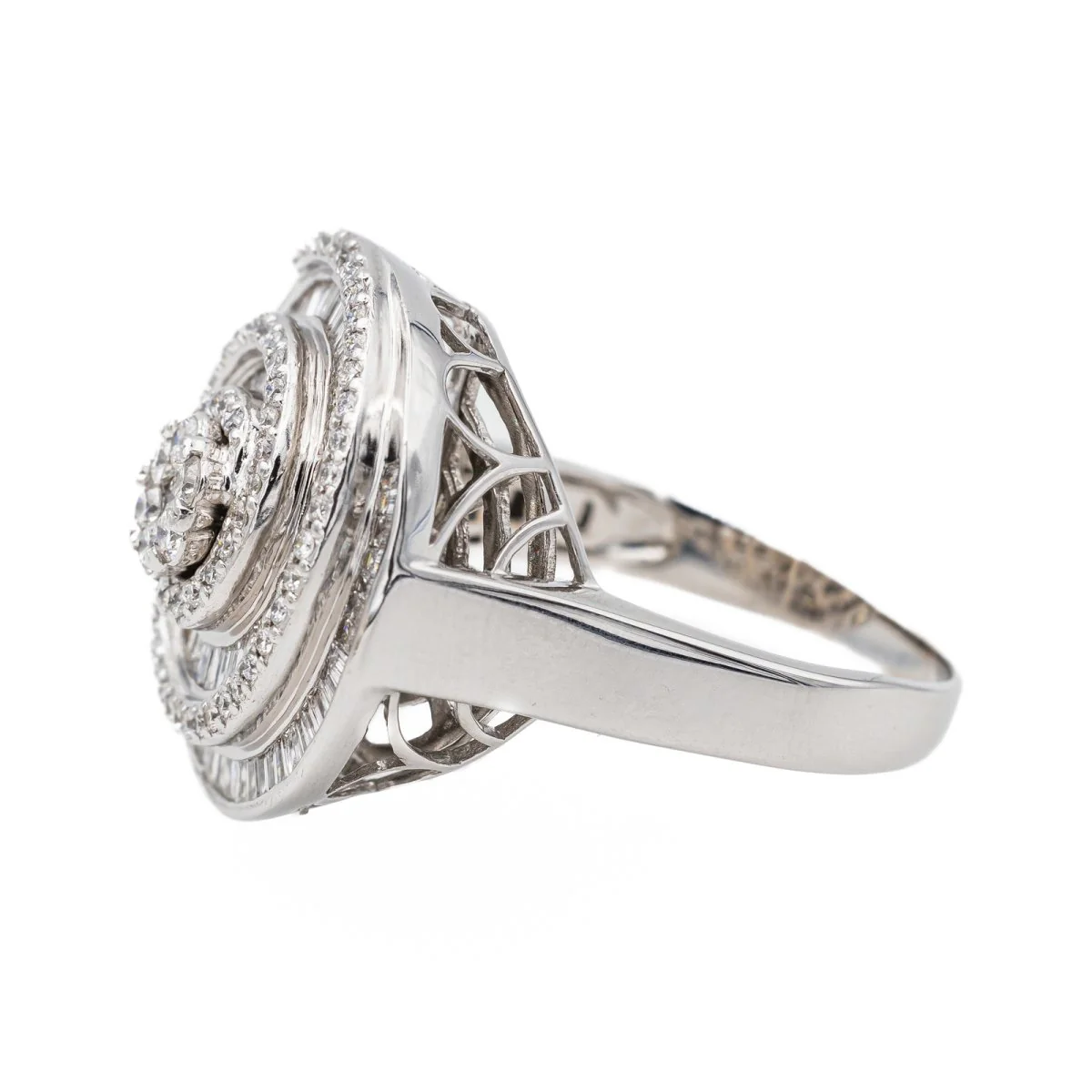 Cocktail ring in white gold and diamonds - Image 4