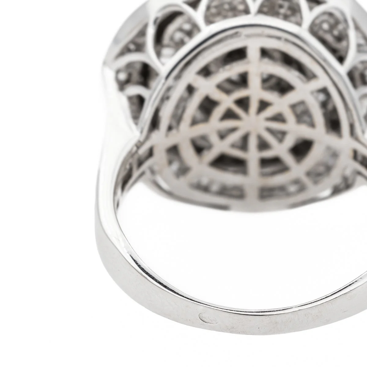 Cocktail ring in white gold and diamonds - Image 7