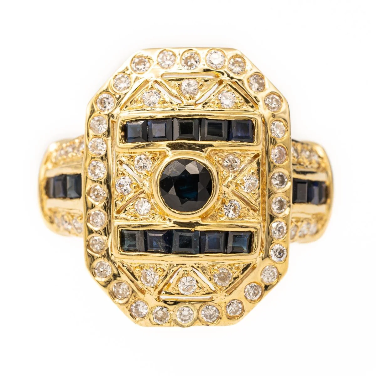Cocktail ring in yellow gold and sapphire