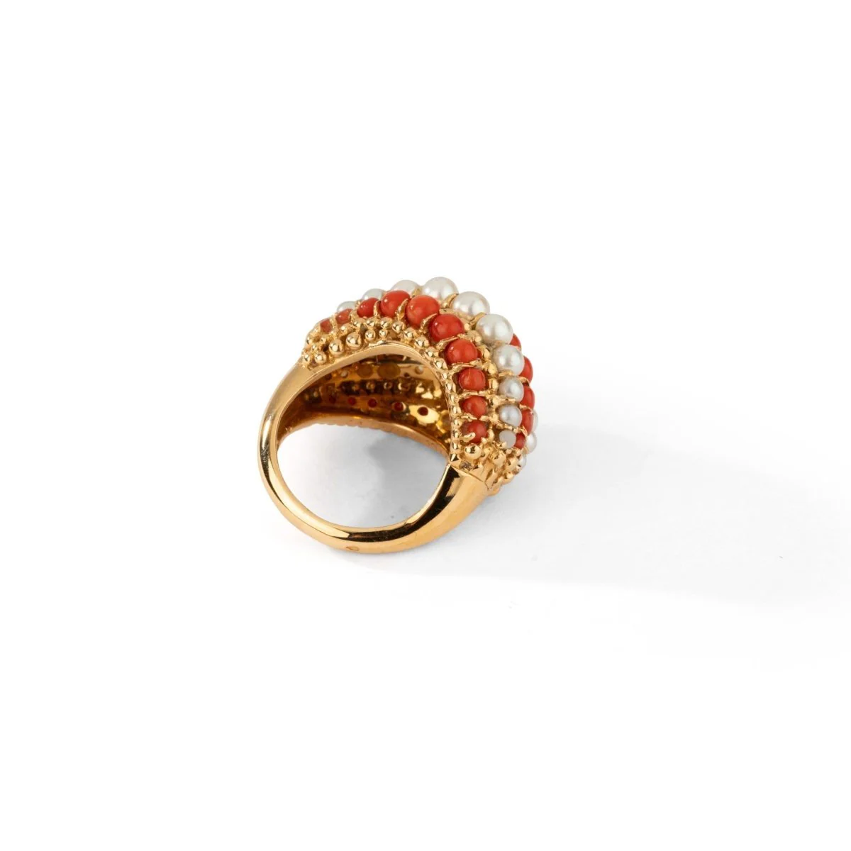 VAN CLEEF & ARPELS Cocktail ring in yellow gold, coral and pearls - Image 5