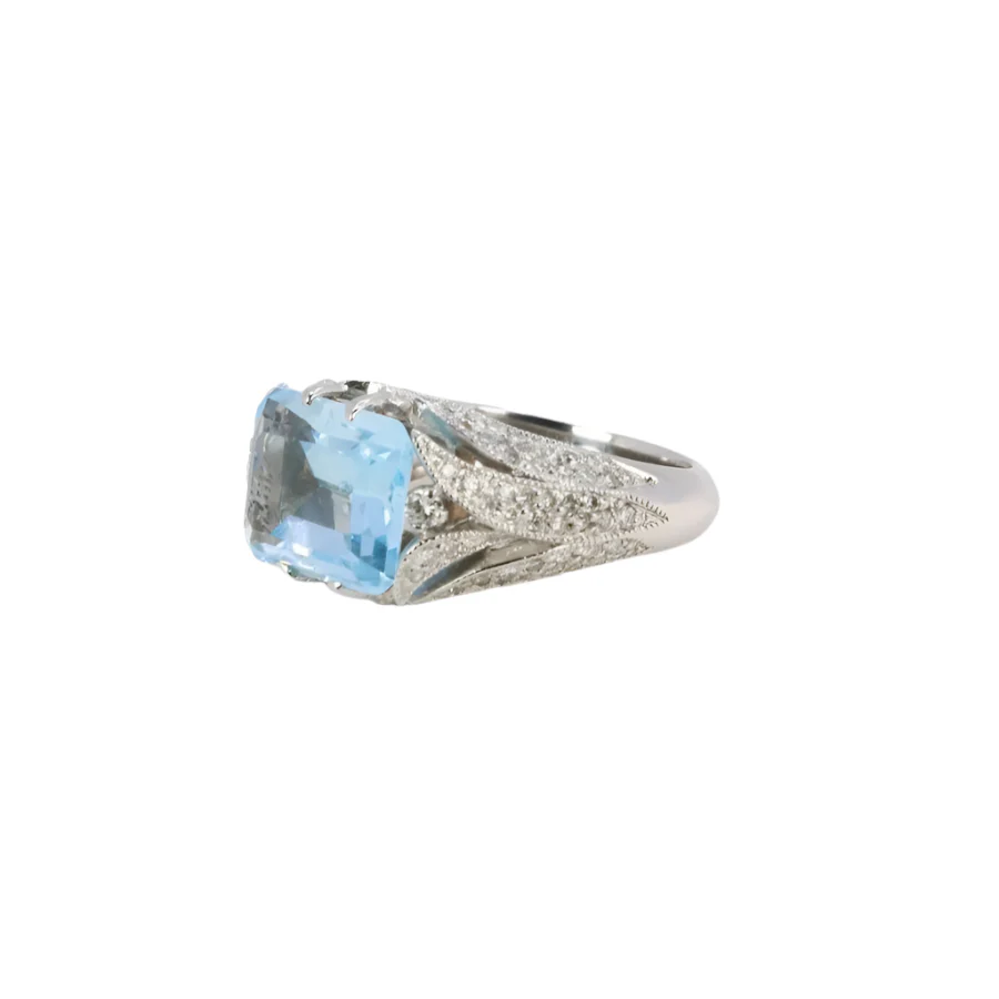 Vintage cocktail ring in white gold, diamonds and aquamarine - Image 6