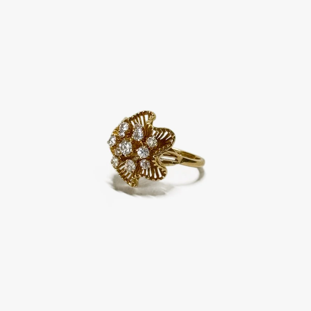 Bague corolle en or jaune et diamants
