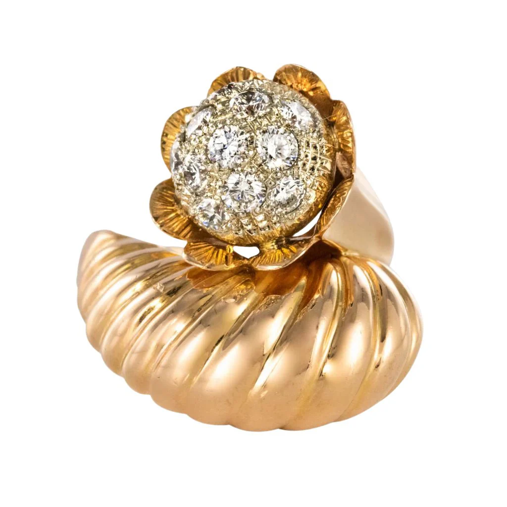Cocktail ring in yellow gold and diamonds
