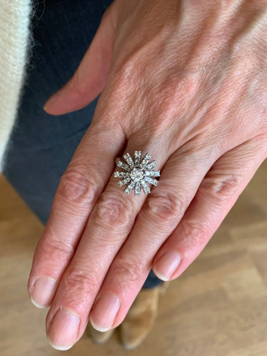 Snowflake Ring with 1 Carat Diamonds in 18 Carat White Gold - Image 3