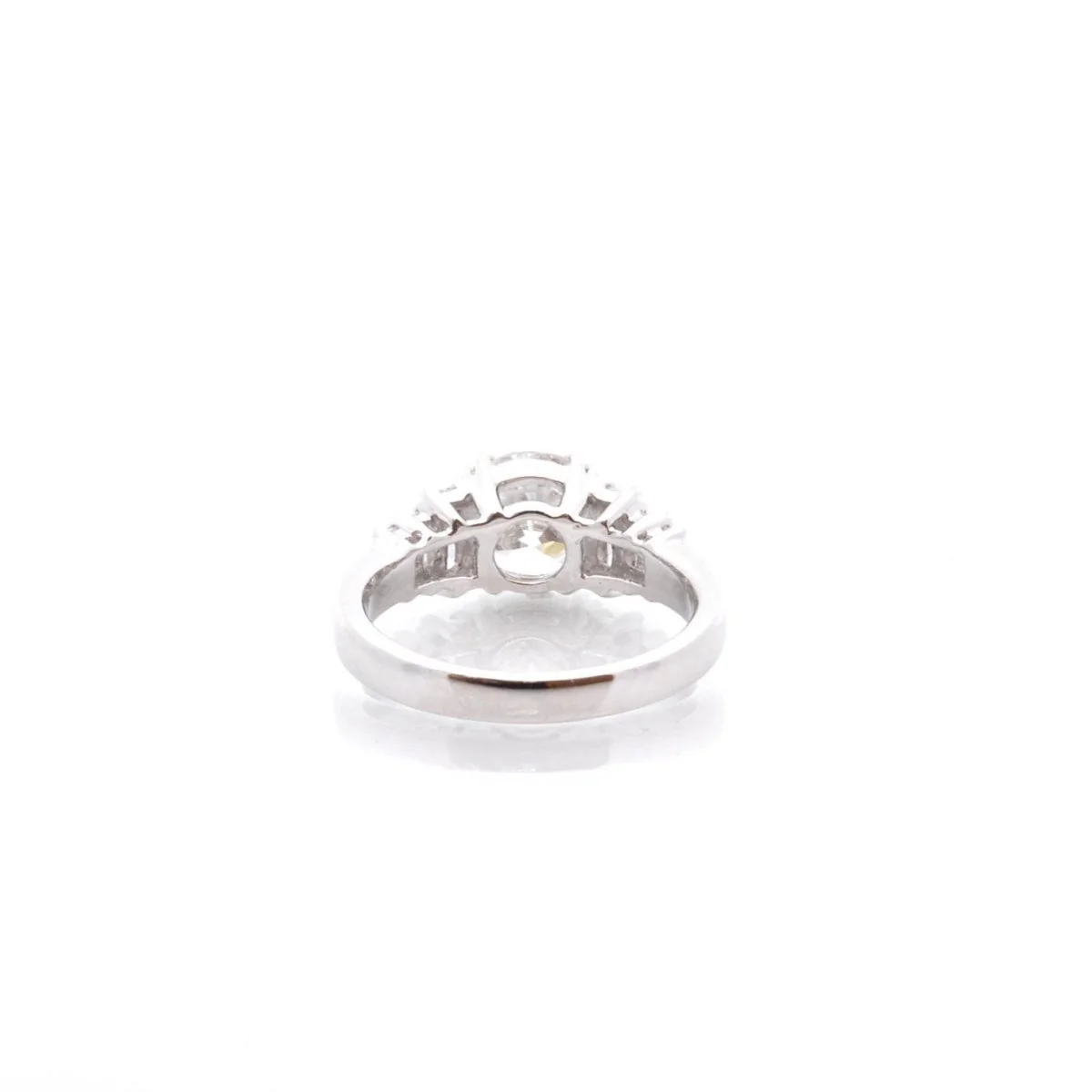 Ring in paltinium and diamonds - Image 3
