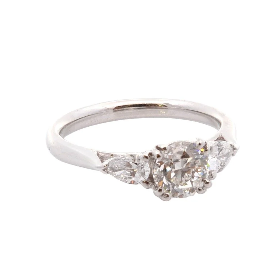 Platinum and diamond trilogy ring - Image 5