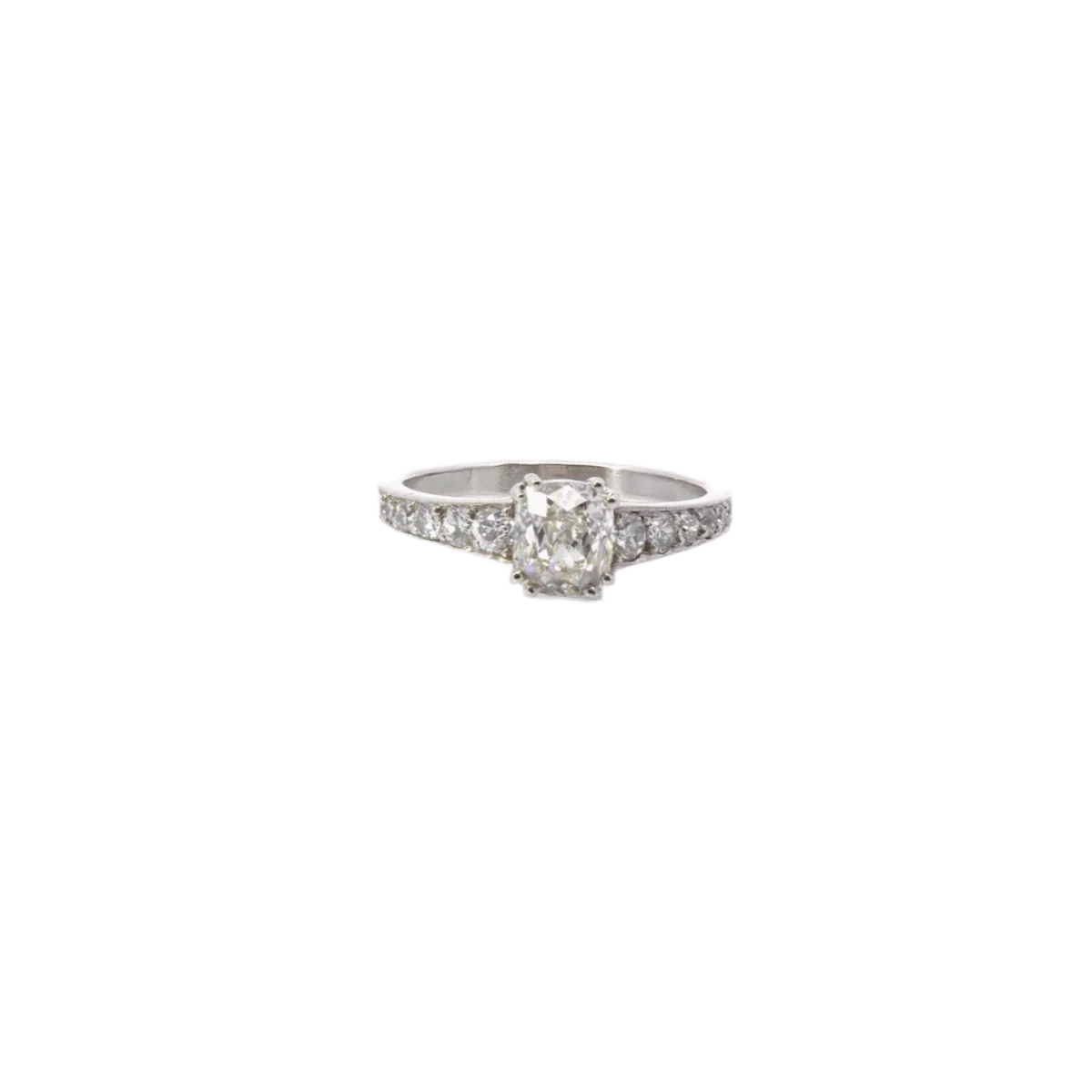 Ring Solitaire in paltinium and diamonds