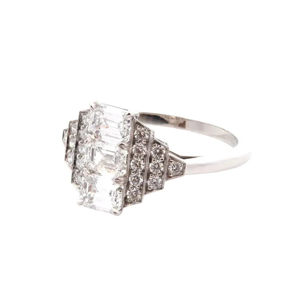 Trilogy ring in platinum and diamonds - Image 2