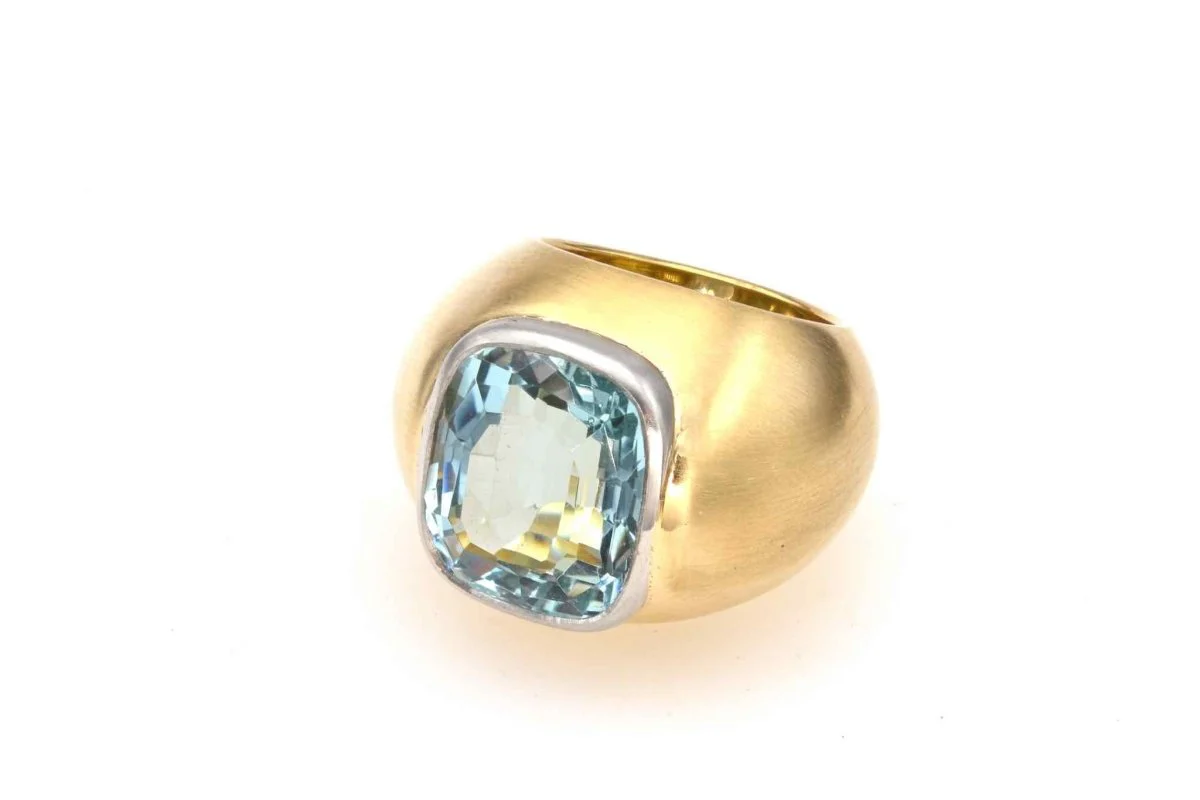 Aquamarine dome ring in yellow gold and platinum