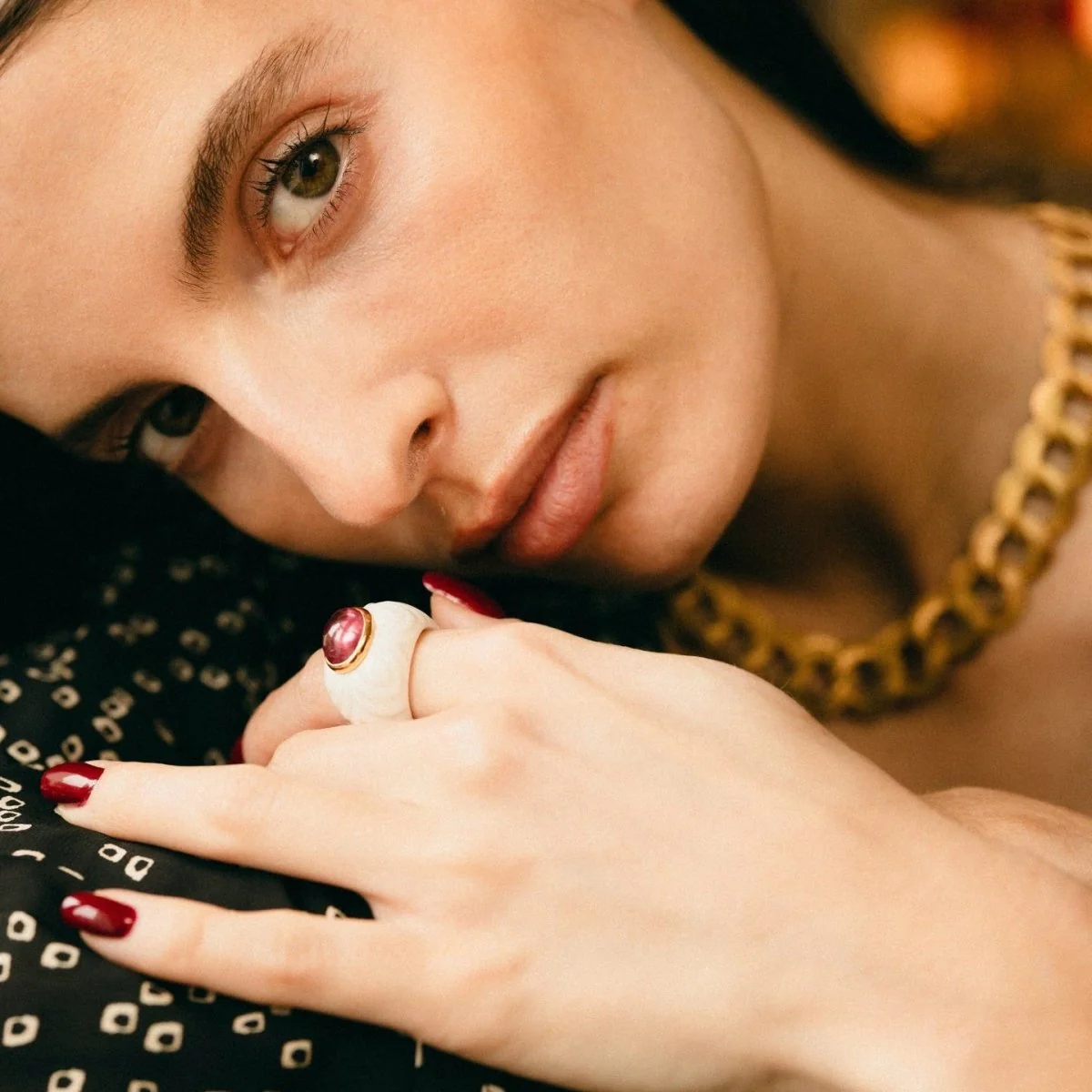 BULGARI "Chandra" dome ring in white ceramic, yellow gold and pink tourmaline - Image 8
