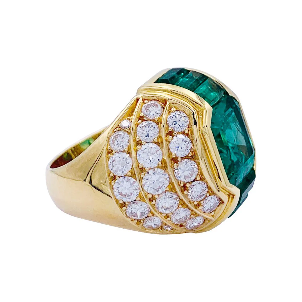 Emerald and diamond dome ring - Image 3
