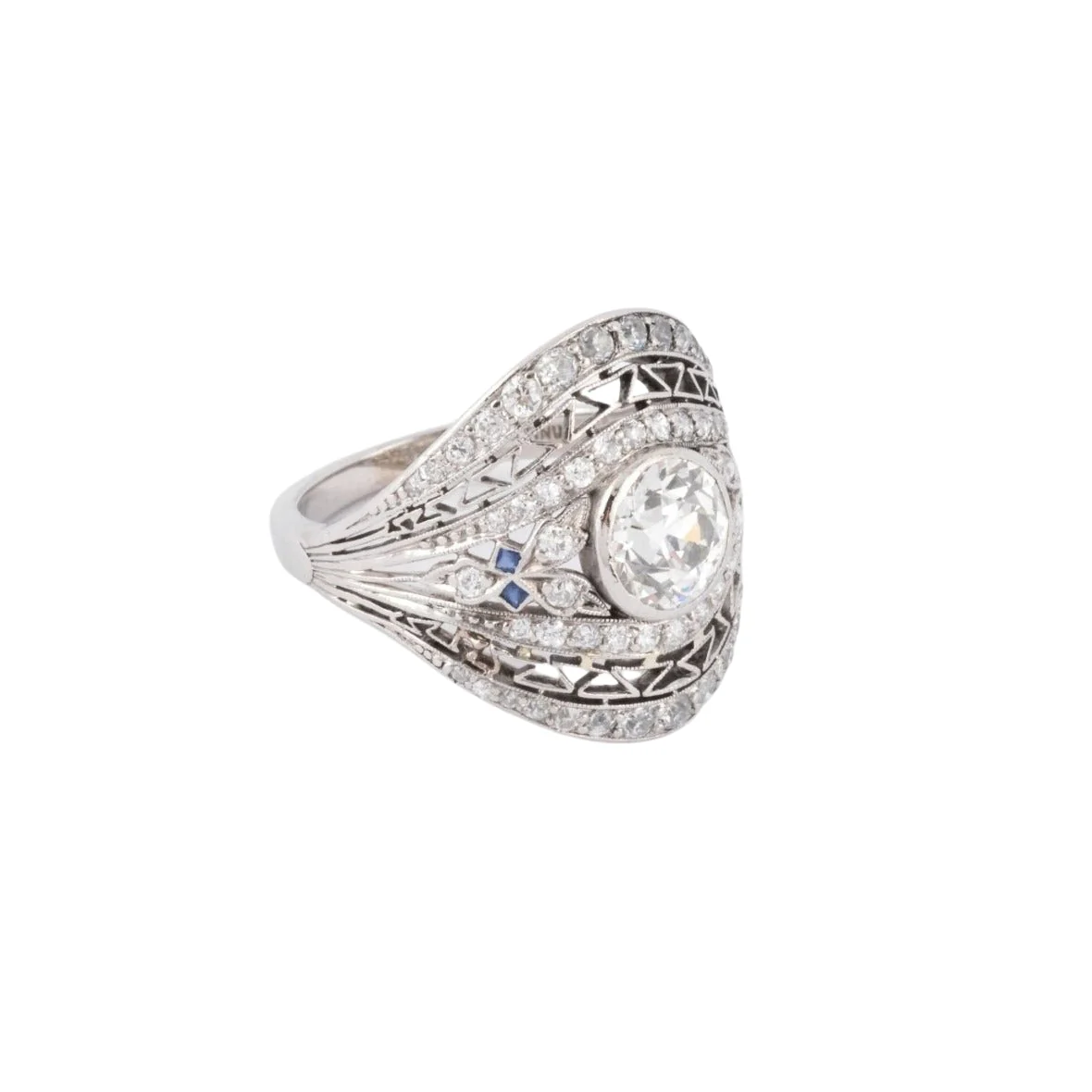 Dome ring adorned with a central diamond - Image 3