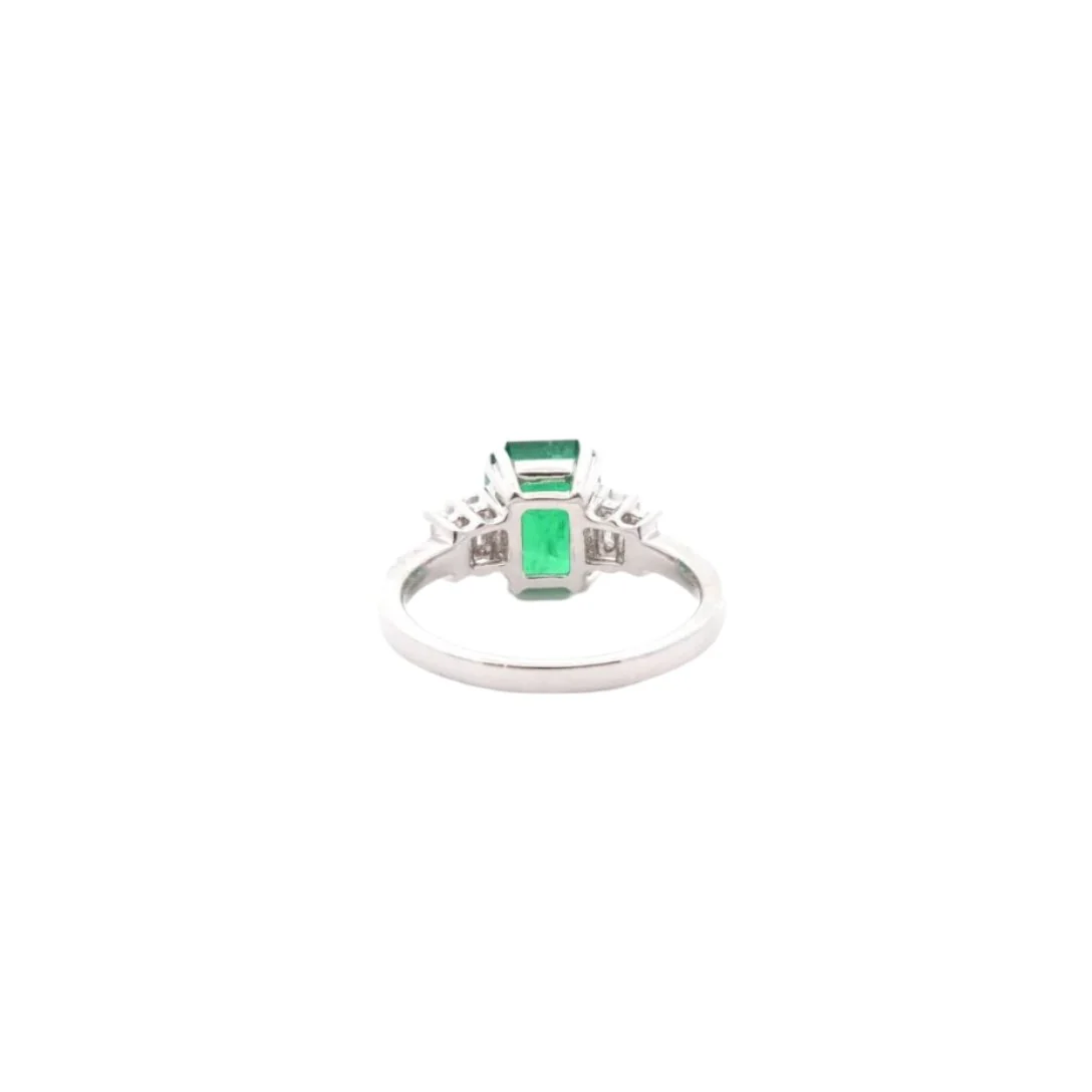 Ring at white gold, emerald and diamonds - Image 4