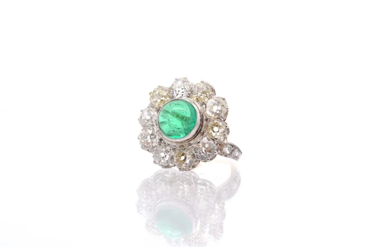 Emerald cabochon and diamond ring - Image 3