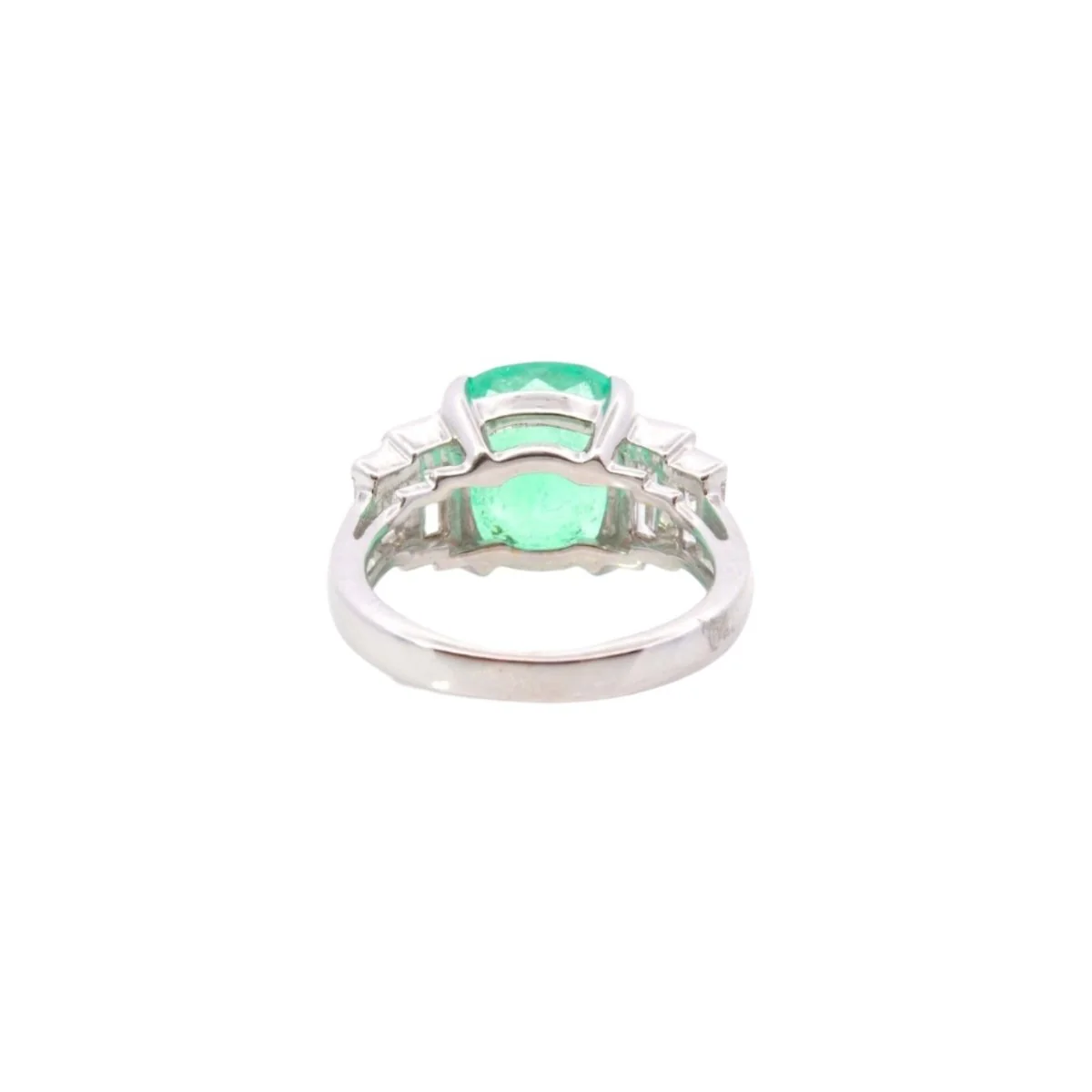 White gold, emerald and diamond ring - Image 3