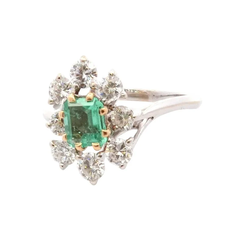 Ring Marguerite in white gold, emerald and diamonds - Image 2