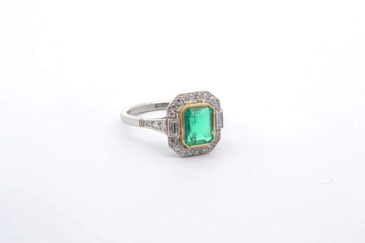Emerald and diamond ring in gold and platinum - Image 3