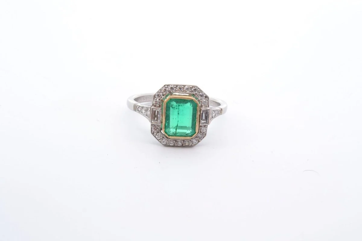 Emerald and diamond ring in gold and platinum - Image 4
