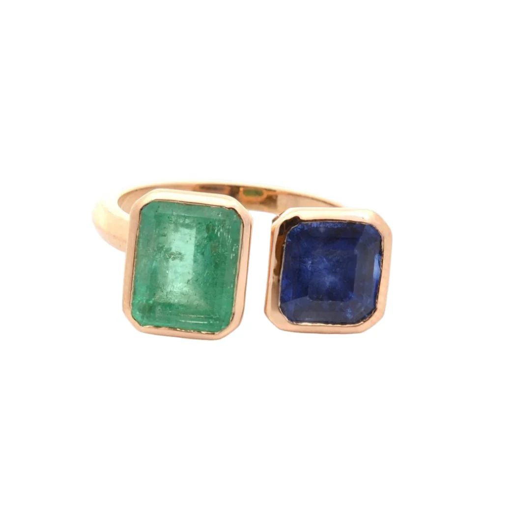 Ring in yellow gold, emerald and sapphire