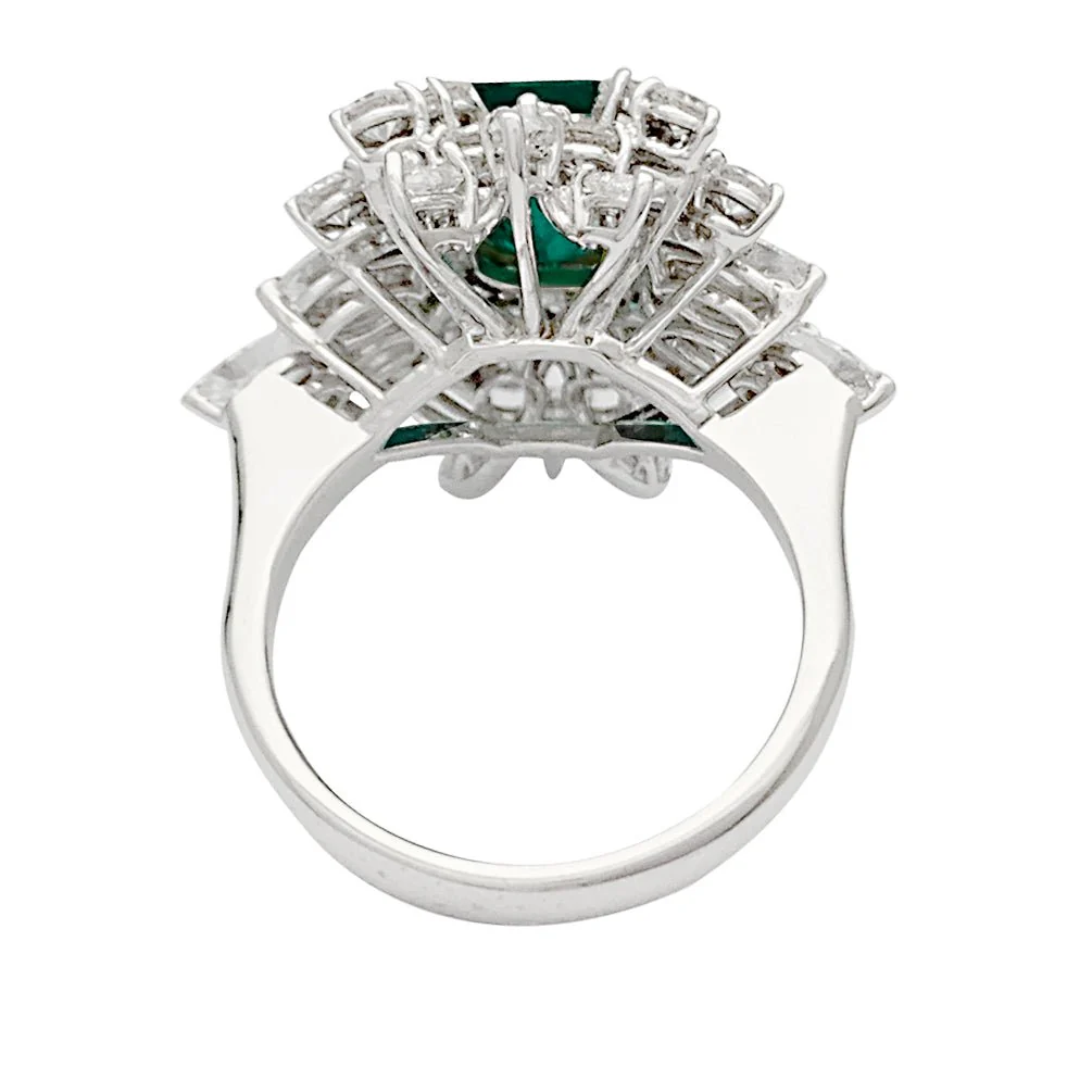 White gold emerald ring, diamonds - Image 7