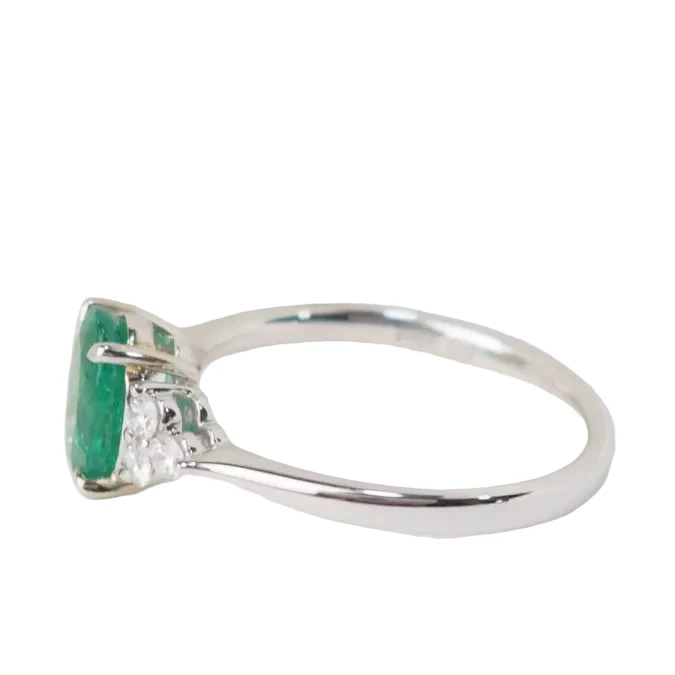 Ring Trilogy in white gold, emerald and diamonds - Image 4