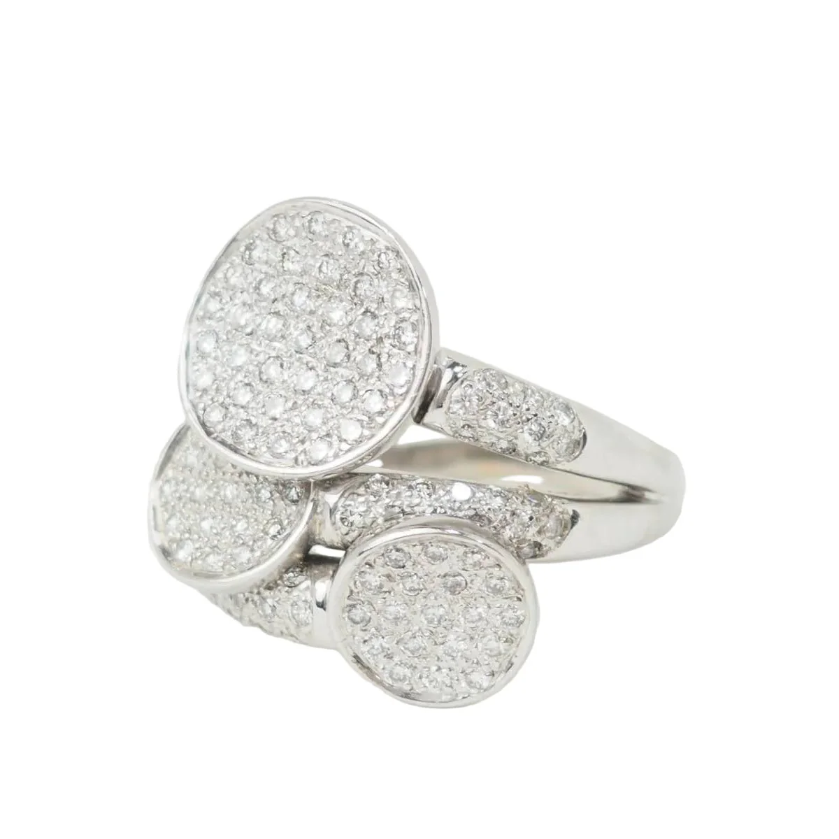 Ring Paved in white gold and diamonds.