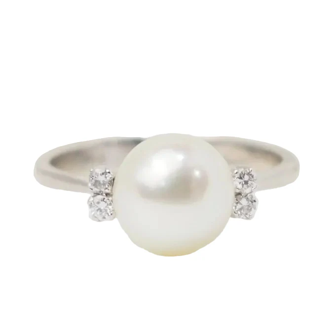 Ring Trilogy in white gold, pearl and diamonds