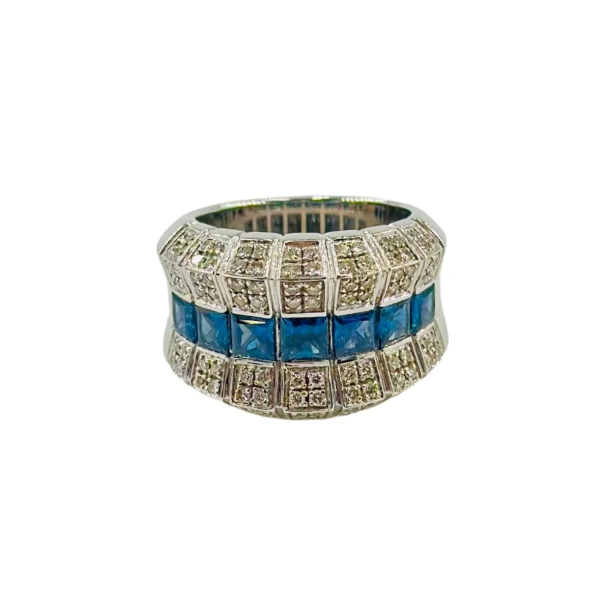 Ring at white gold, sapphires and diamonds