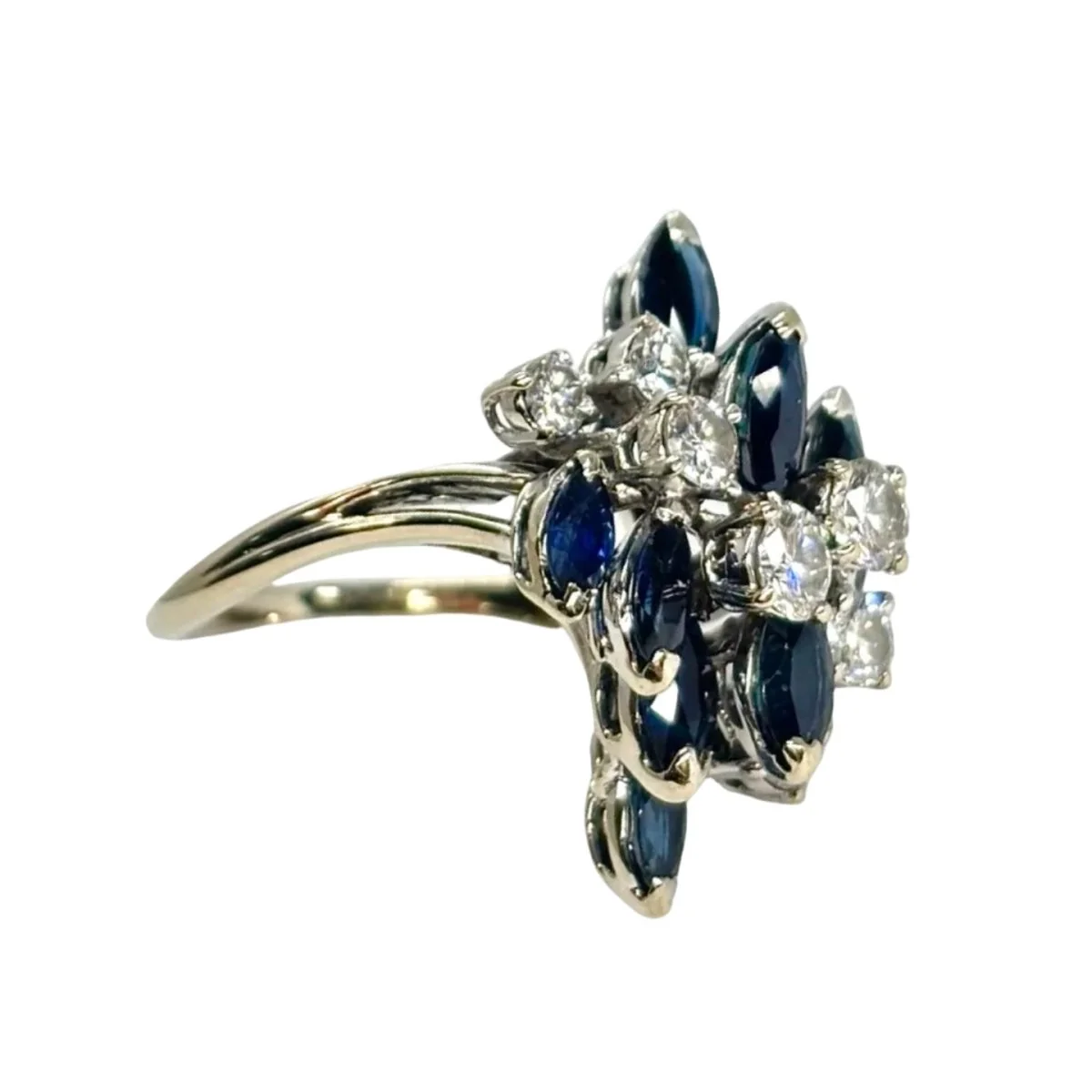 Ring in white gold, sapphires, and diamonds - Image 5