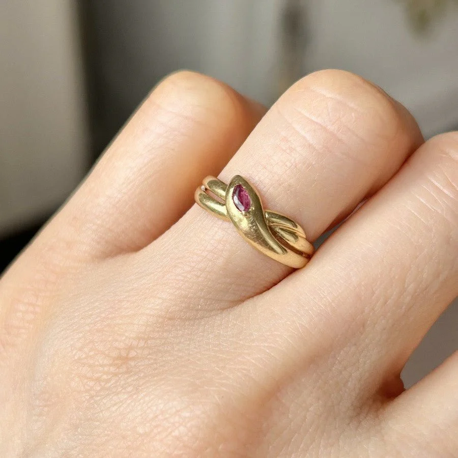 Yellow gold and ruby ring - Image 2