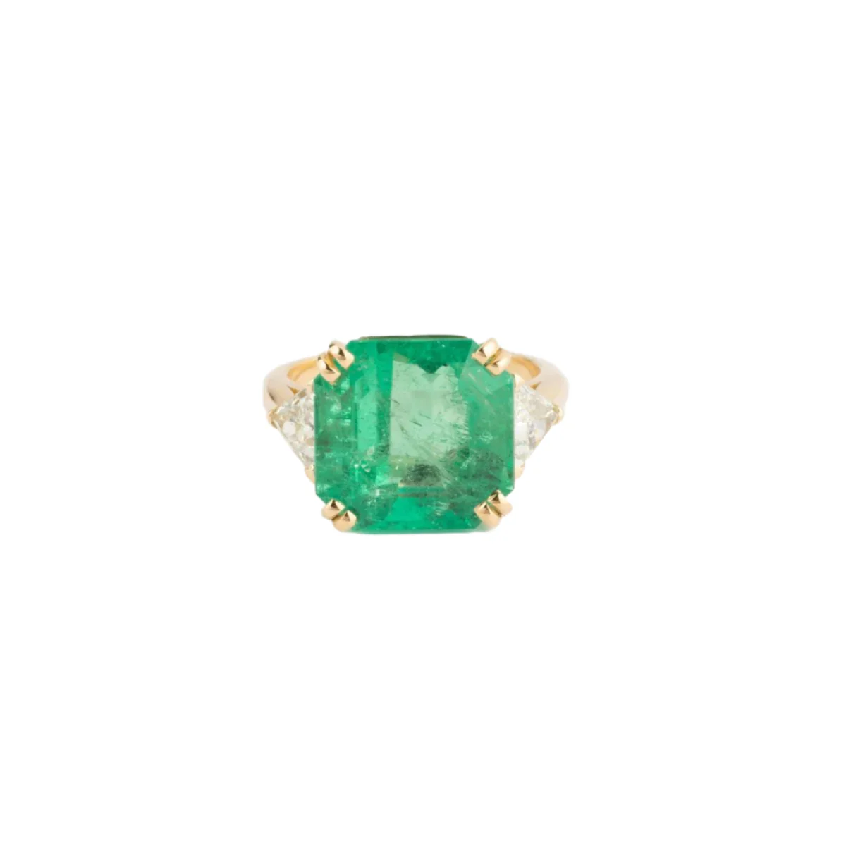 Yellow gold ring adorned with an emerald-cut emerald supported by triangle diamonds
