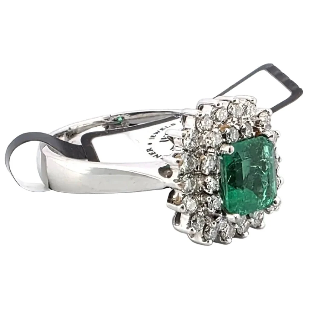 Entourage Ring in white gold, emerald and diamonds - Image 5