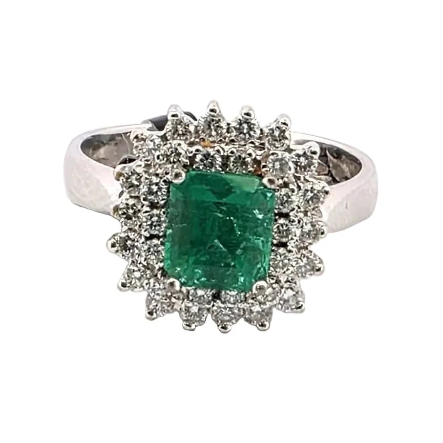 Entourage Ring in white gold, emerald and diamonds
