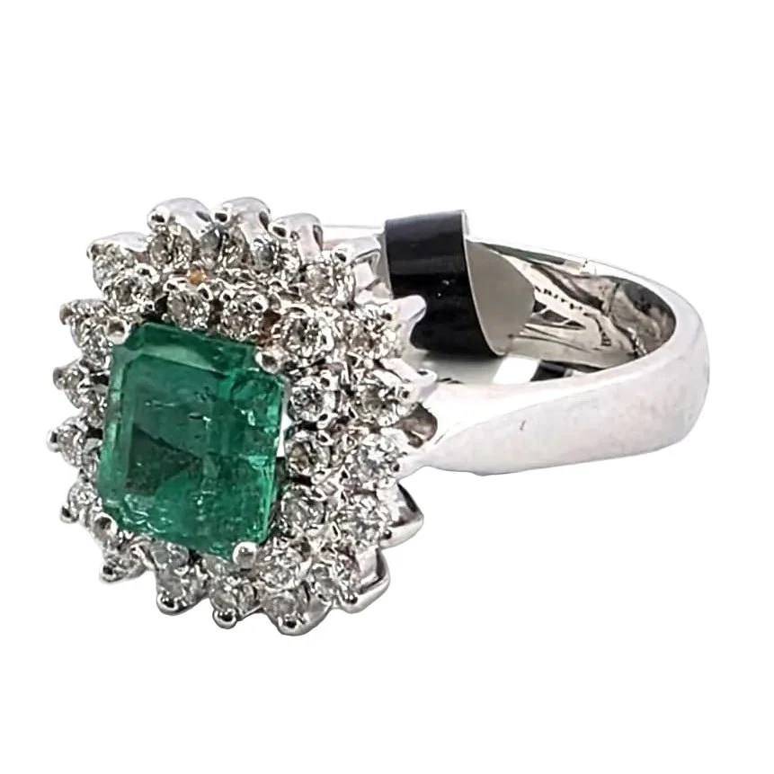 Entourage Ring in white gold, emerald and diamonds - Image 3