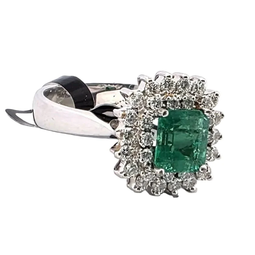 Entourage Ring in white gold, emerald and diamonds - Image 5