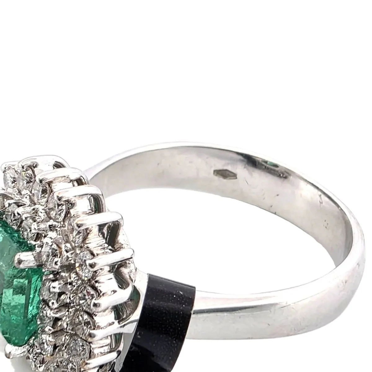 Entourage Ring in white gold, emerald and diamonds - Image 6