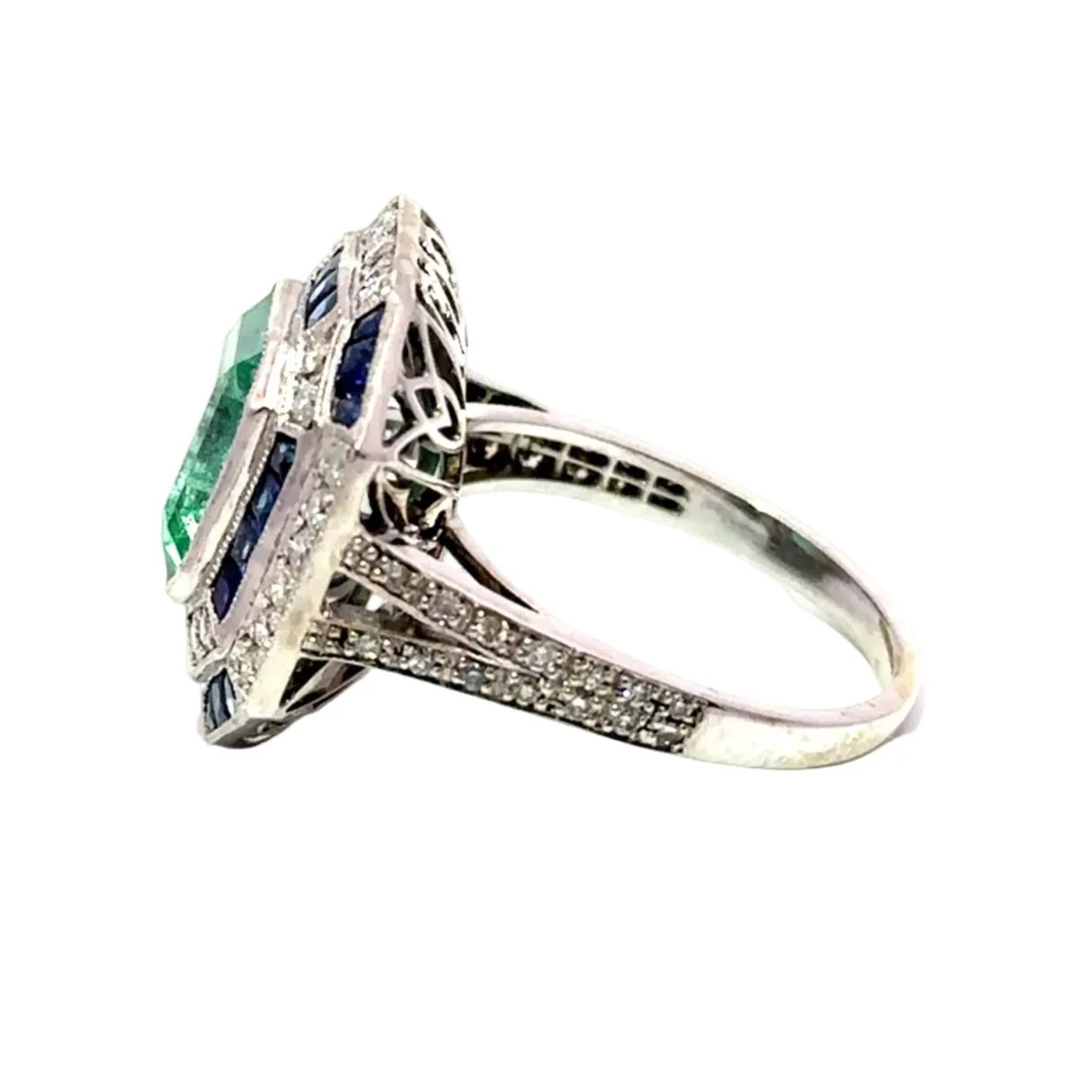 Entourage Ring in white gold, emerald, sapphire, and diamonds - Image 3