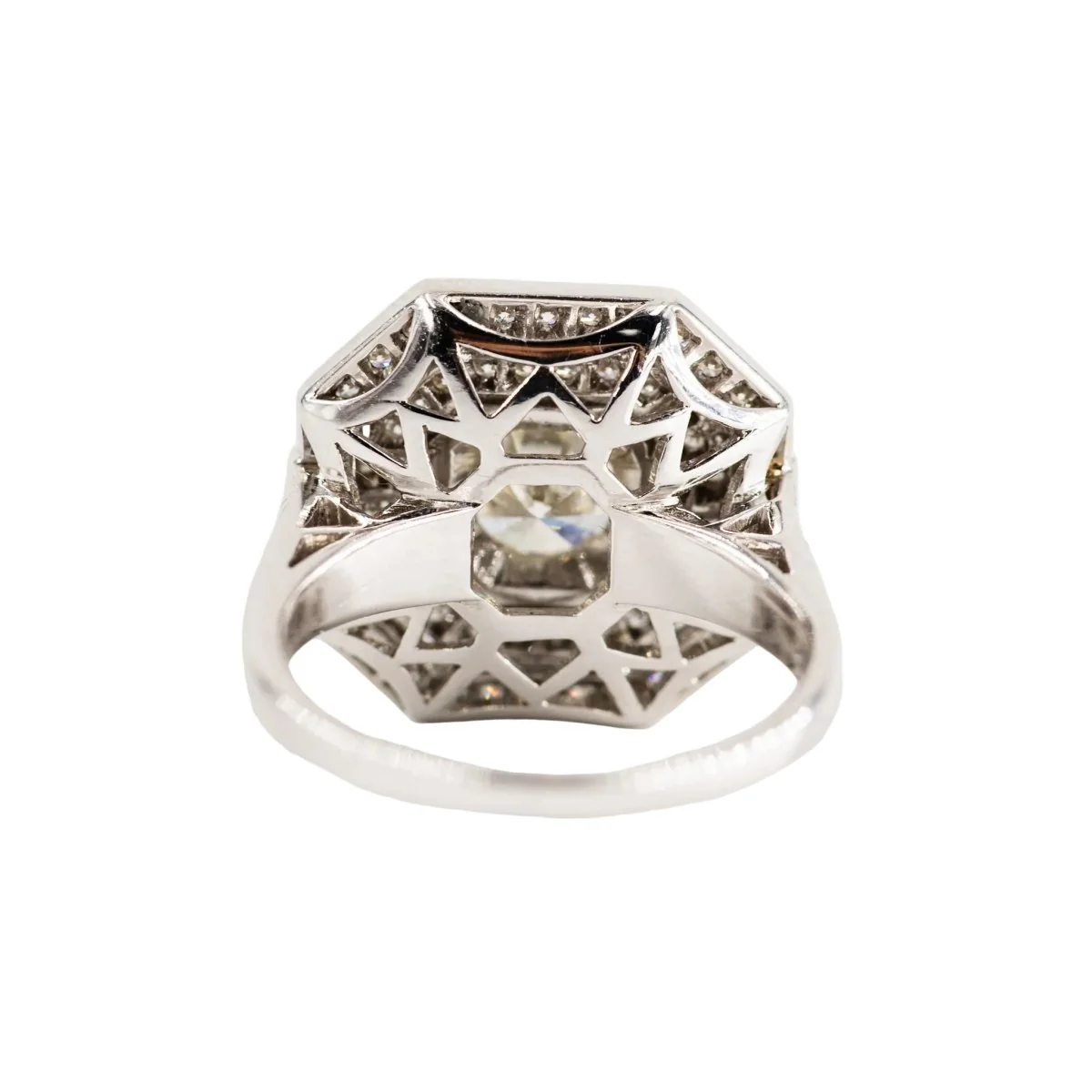 Entourage Ring in White Gold and Diamonds - Image 6