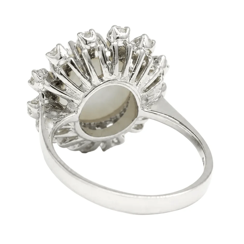 Entourage Ring in white gold, Opal, and Diamonds - Image 4