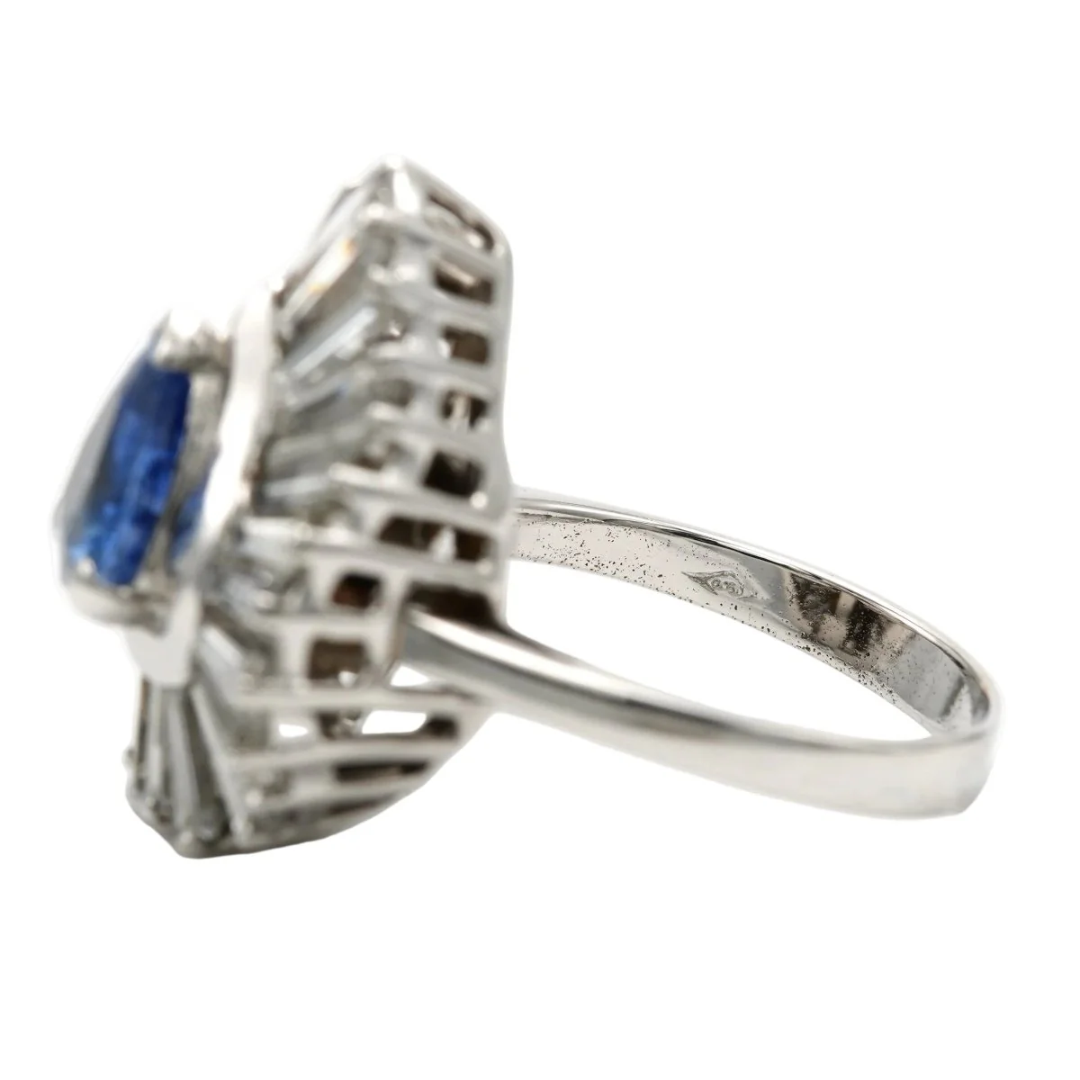 Entourage Ring in White gold, Sapphire and Diamonds - Image 4